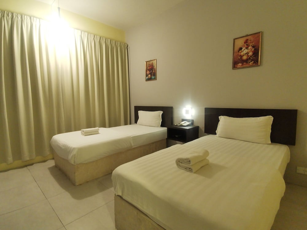 OYO 89619 De Choice Hotel 7/23