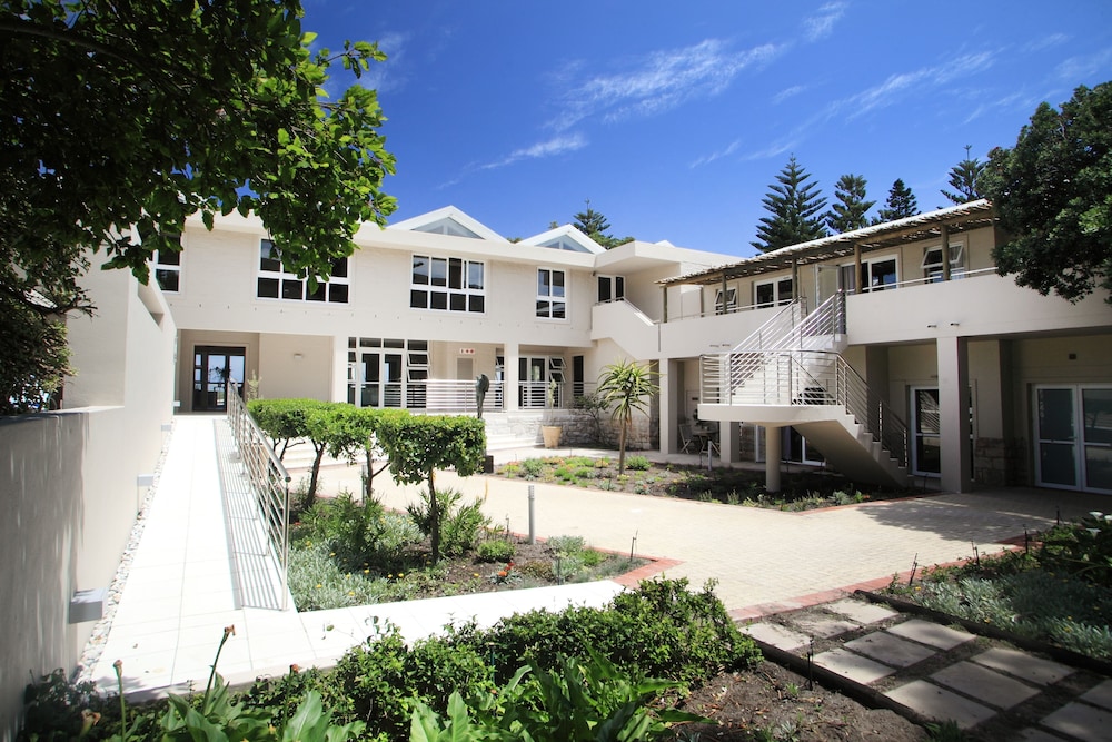 Abalone Guest Lodge 43/50