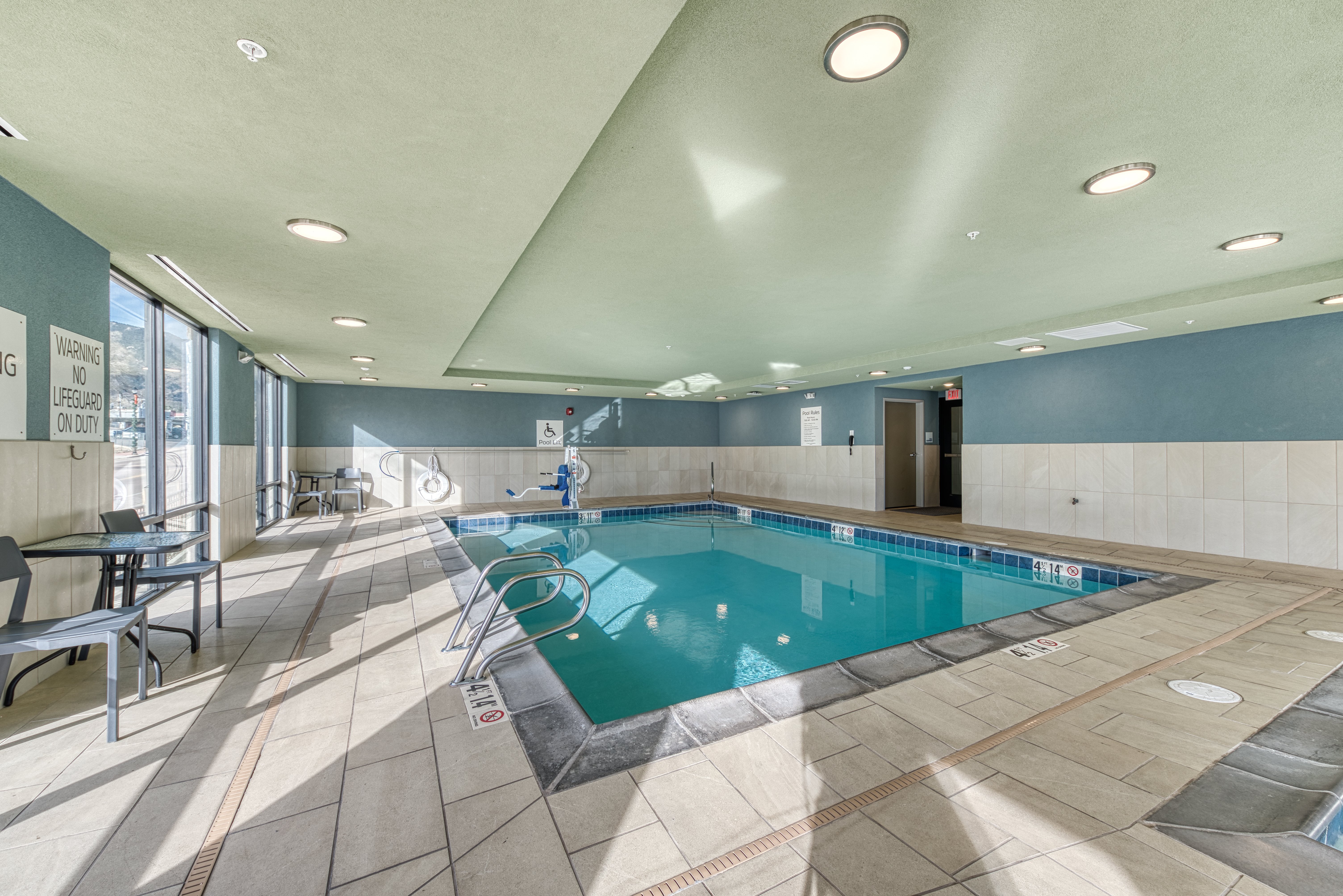 Holiday Inn Express and Suite Manitou Spring 30/54