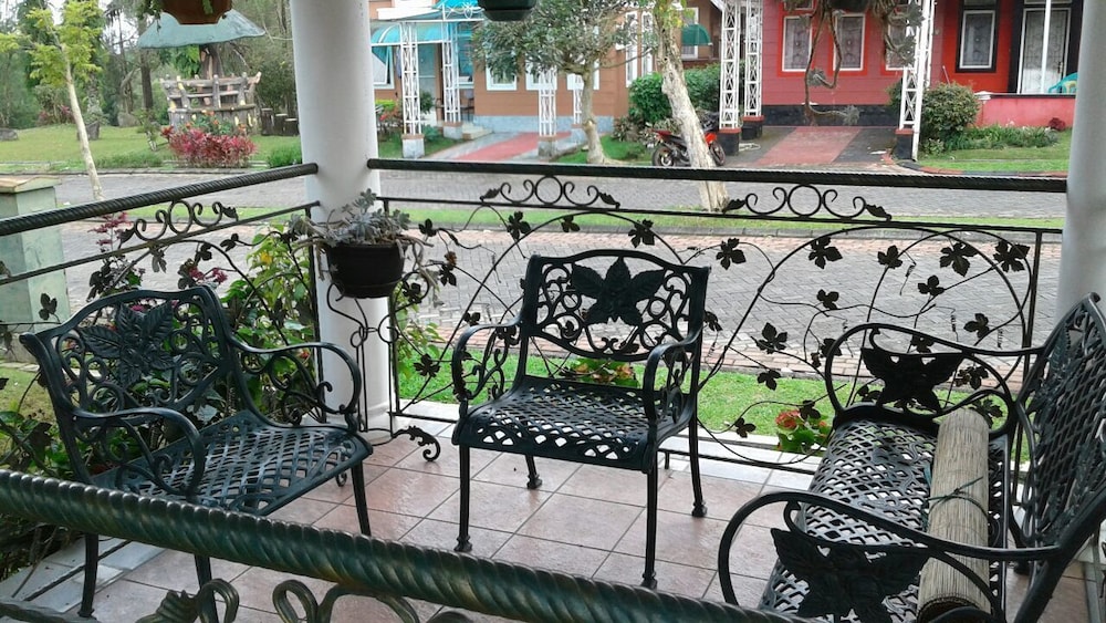 Villa Kota Bunga Anyelir 3/51