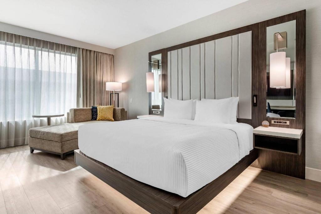 ROOM, KING BED