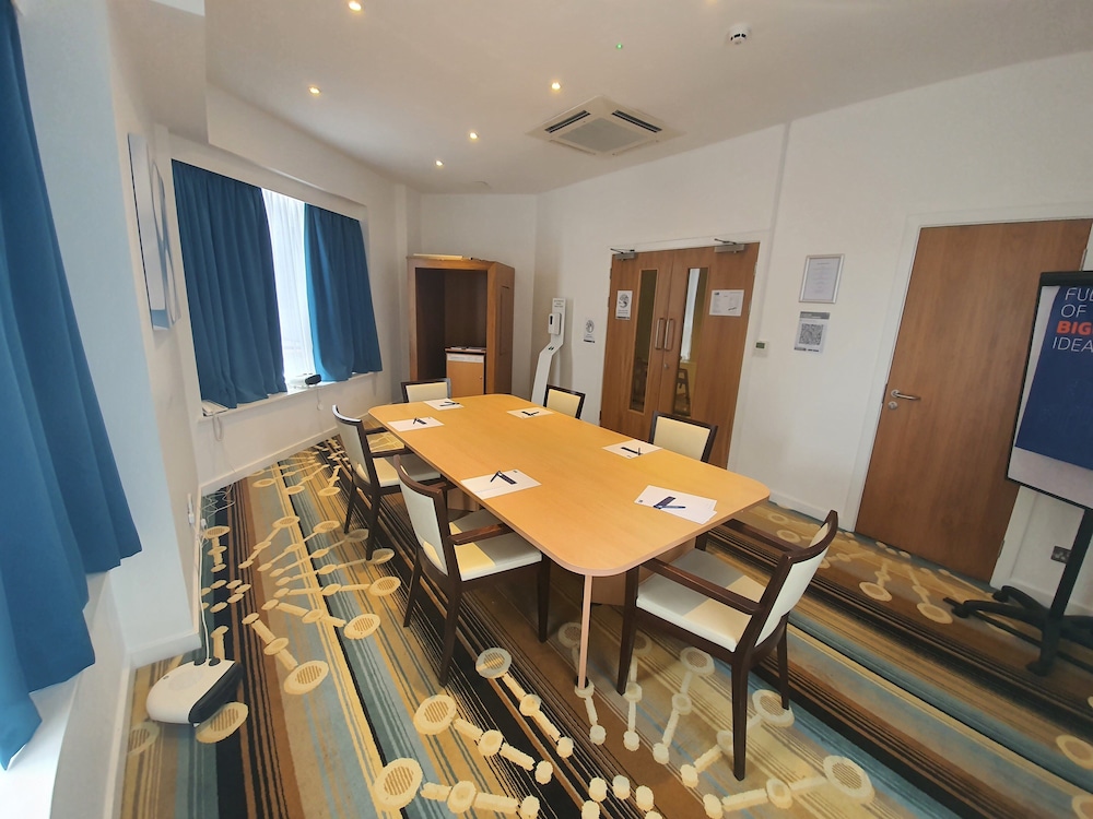 Holiday Inn Express Wakefield 38/48