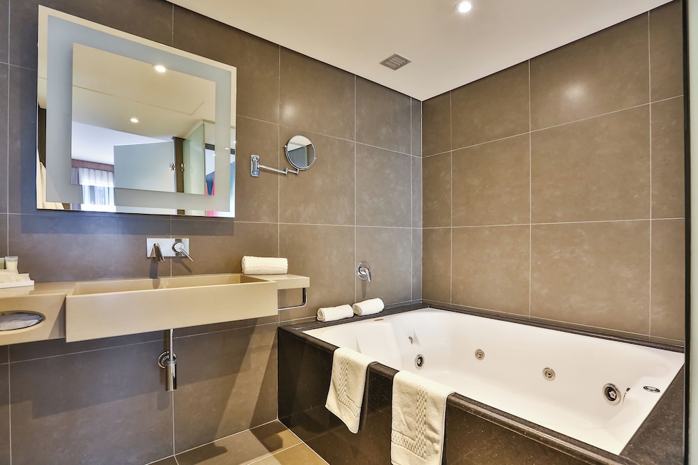 جناح سوبيريور بسرير كينج، Novotel Sorocaba 7/8