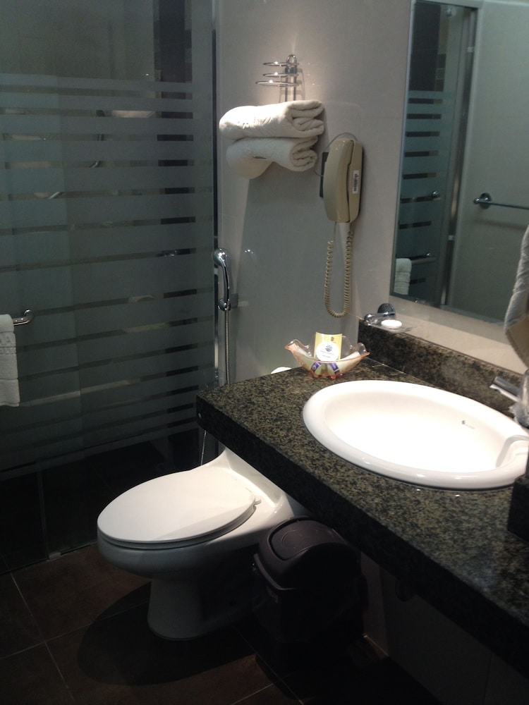 Ramada Hotel Guayaquil 43/45