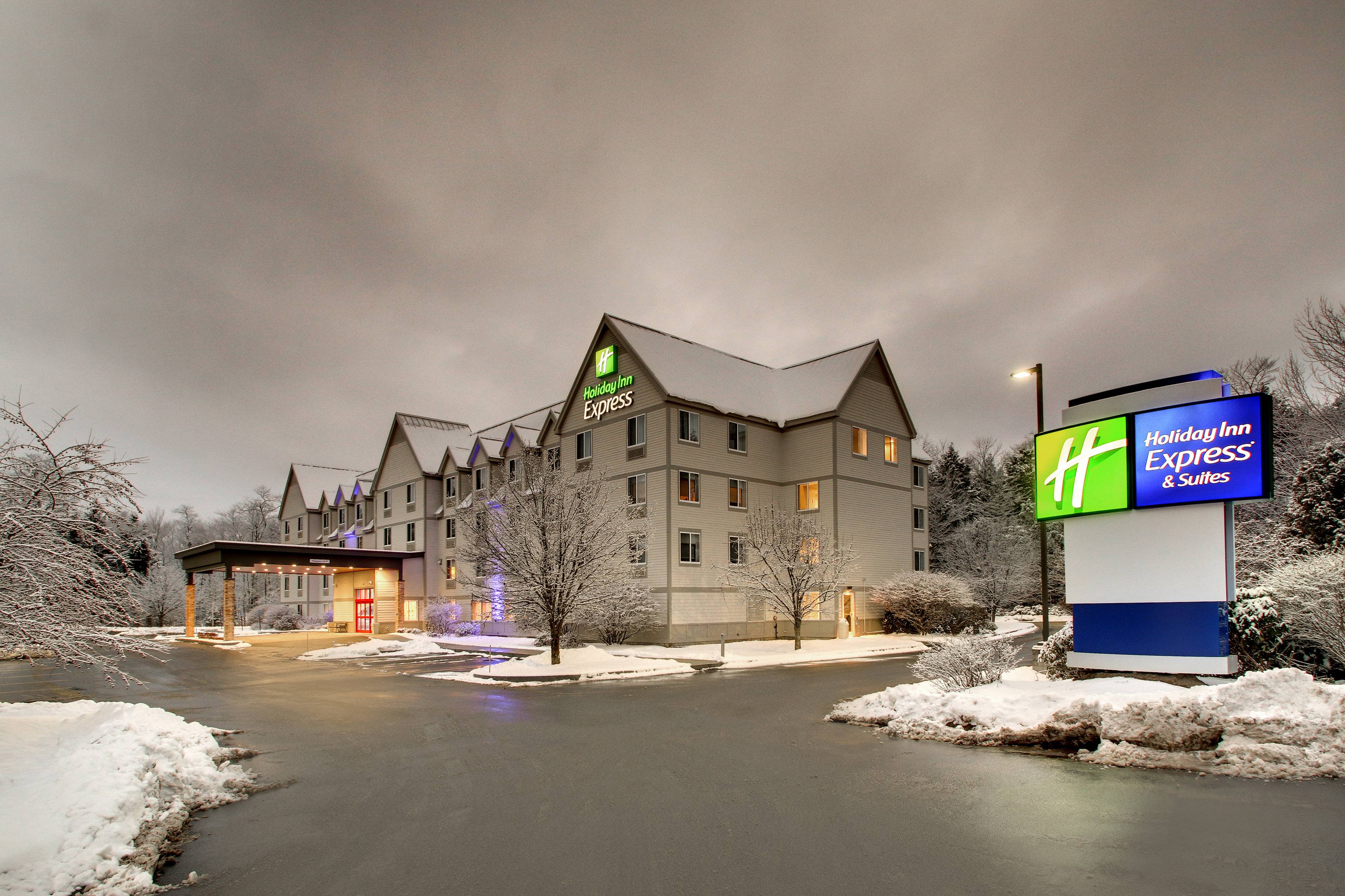 Holiday Inn Express & Suites Lincoln East - White Mountains 8/47