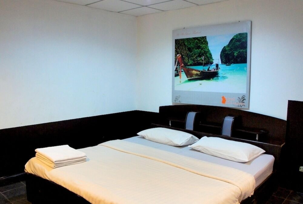 Golden Bee Phi Phi 28/50