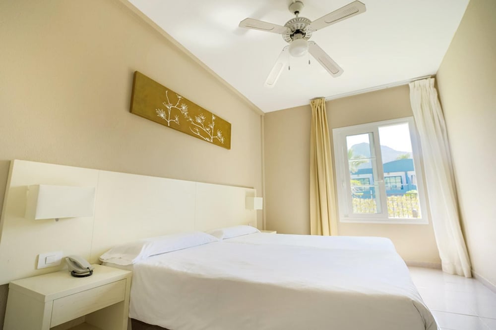 1 Bedroom, Gold, Single