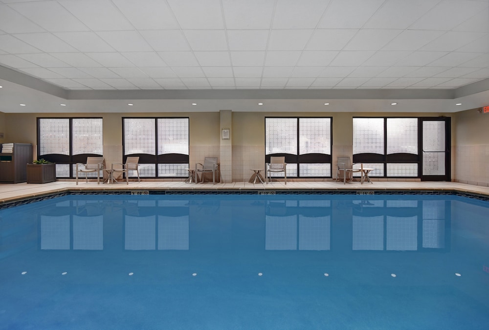 Holiday Inn Express and Suites Cincinnati Riverfront, an IHG Hotel 4/64