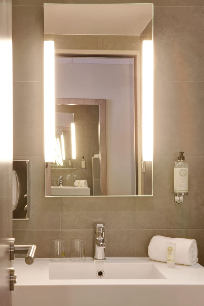Best Western Plus Paris Velizy 10/54