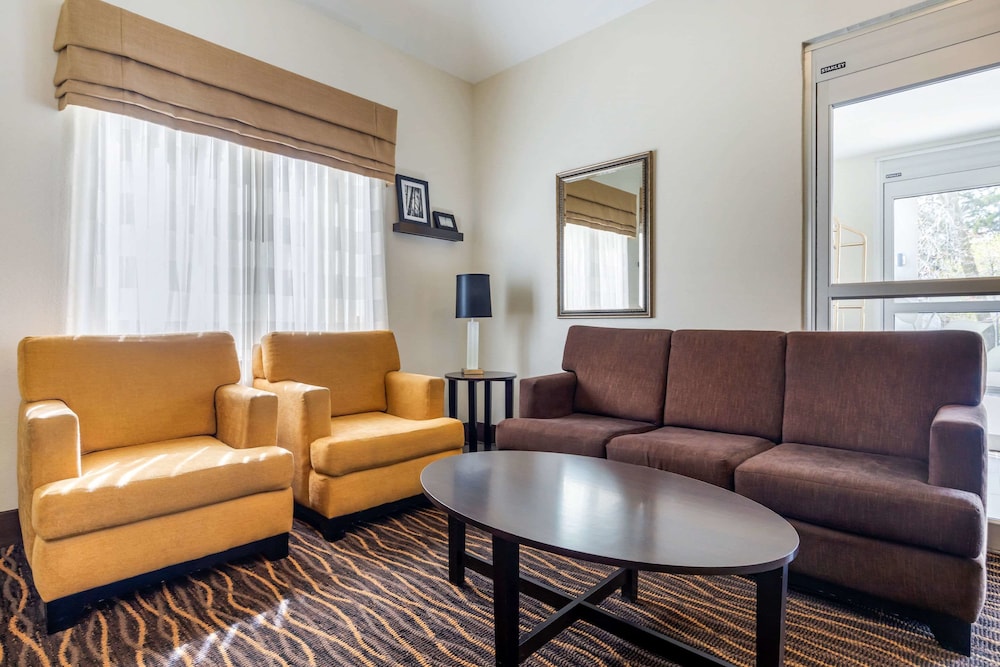 Sleep Inn Near Great Lakes Naval Base 23/38