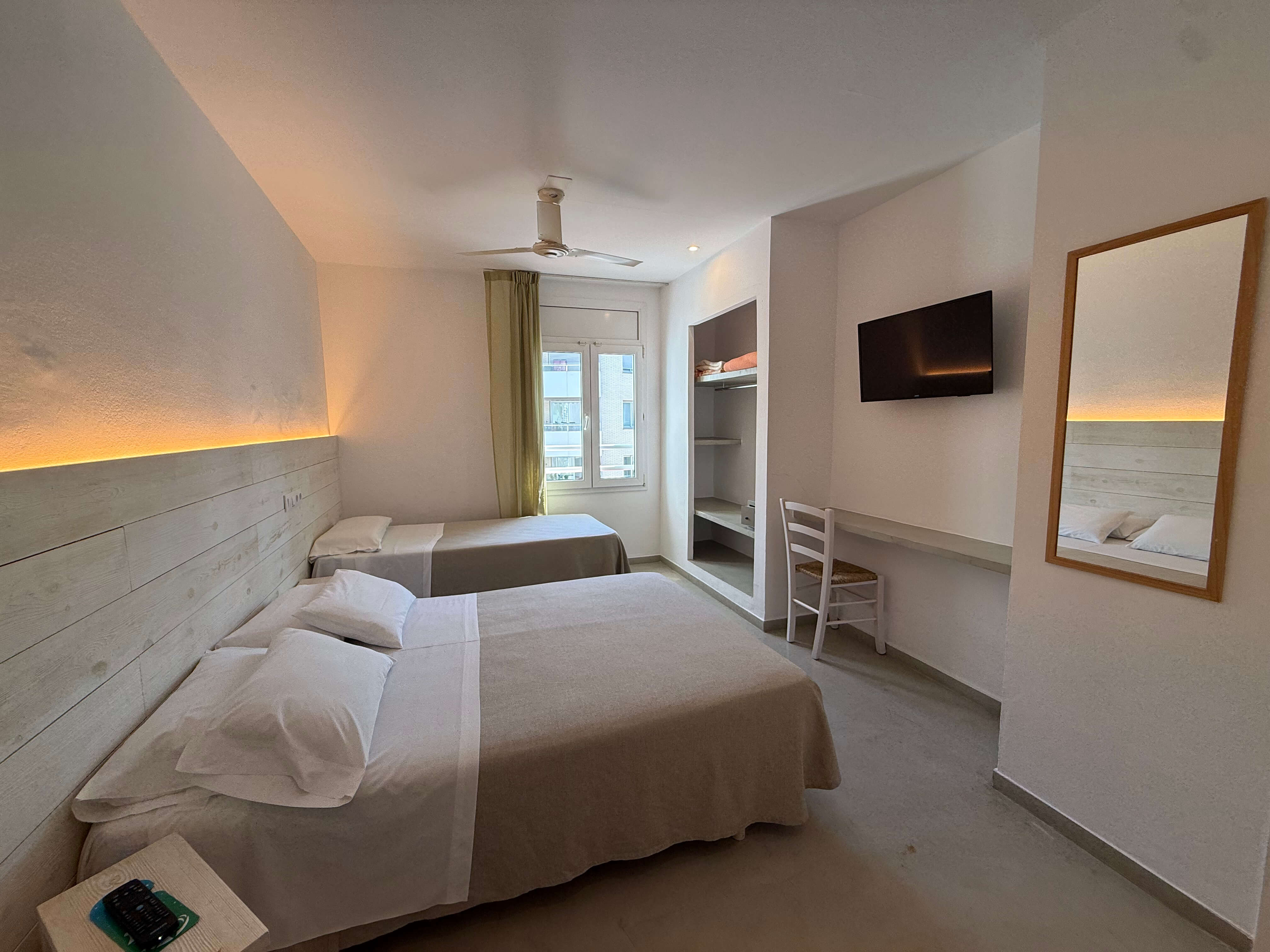 Hostal Rom 10/39