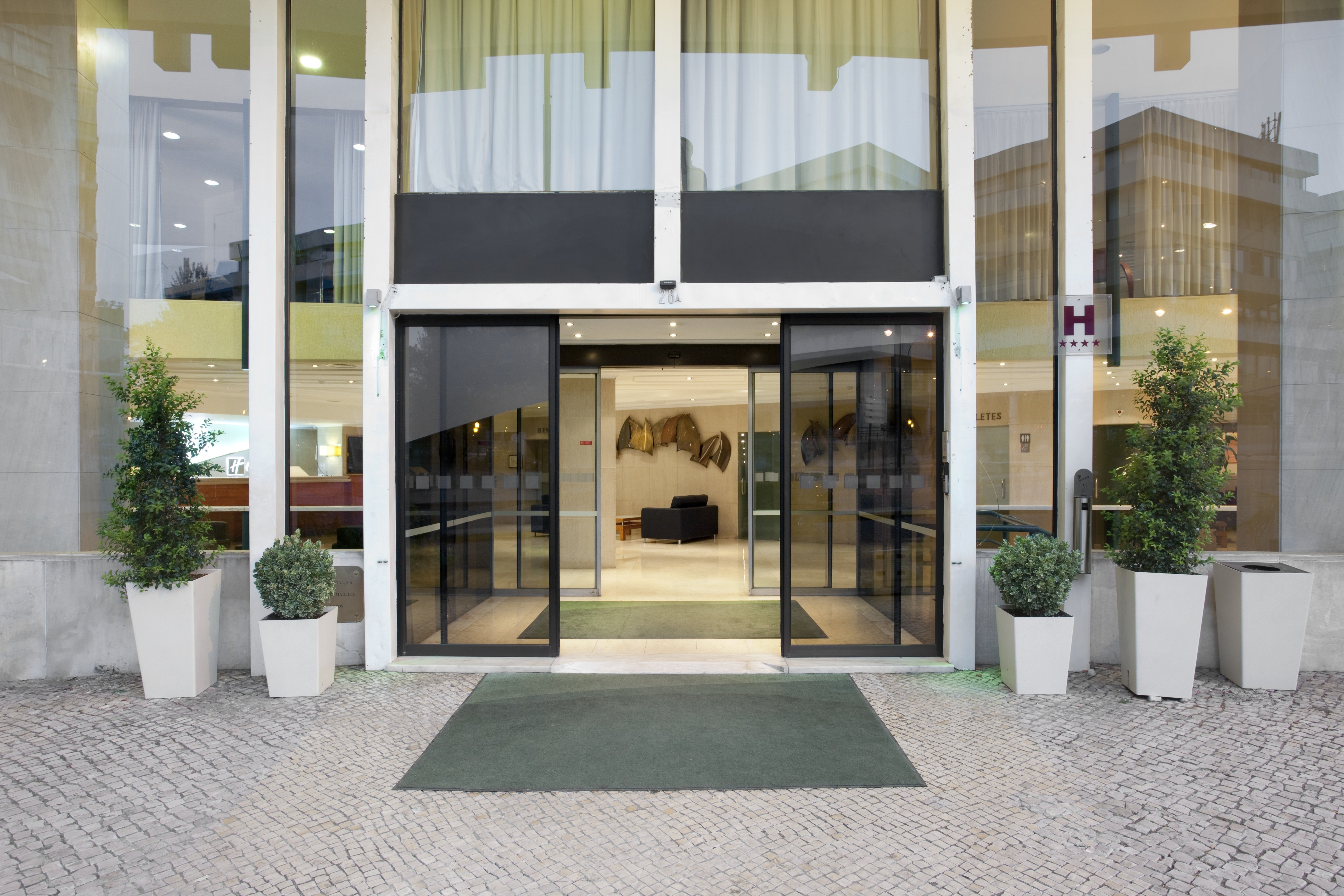 Holiday Inn Lisbon 70/77