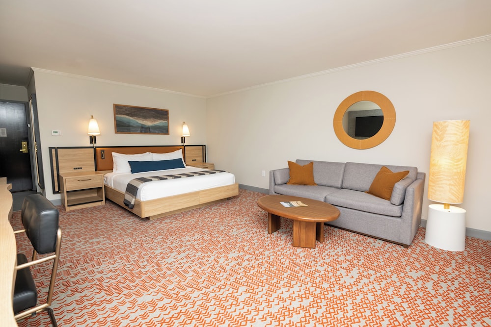 Valley River Inn 8/50