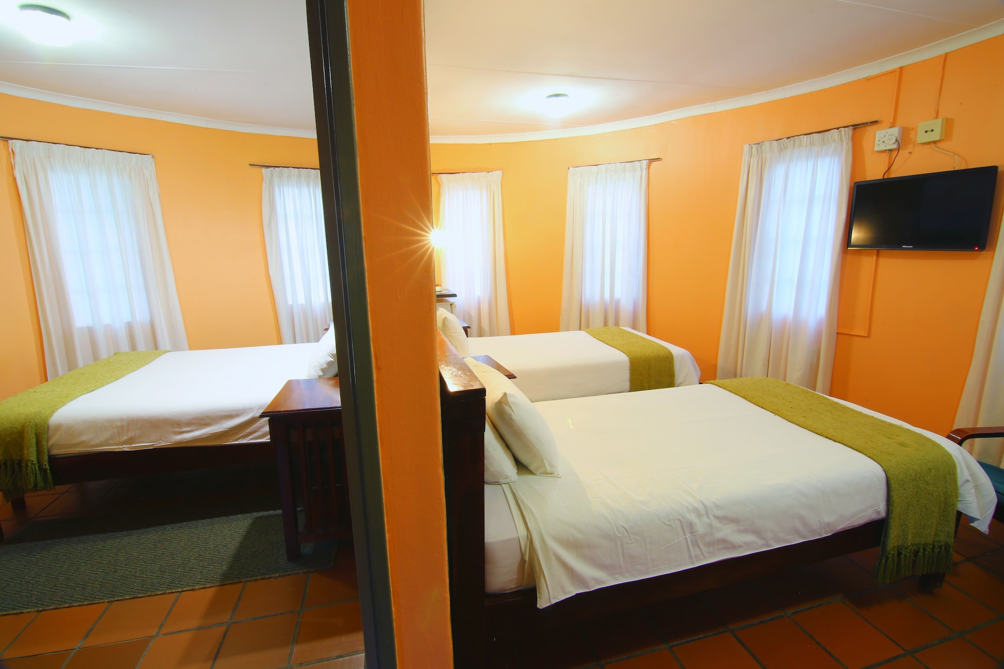 شاليه عائلي بسرير مزدوج وسرير فردي، Kalahari Arms Hotel 3/7
