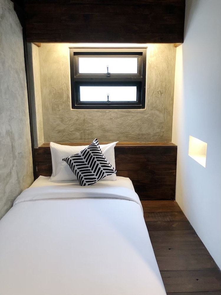 The Entaneer Poshtel - Hostel 10/42