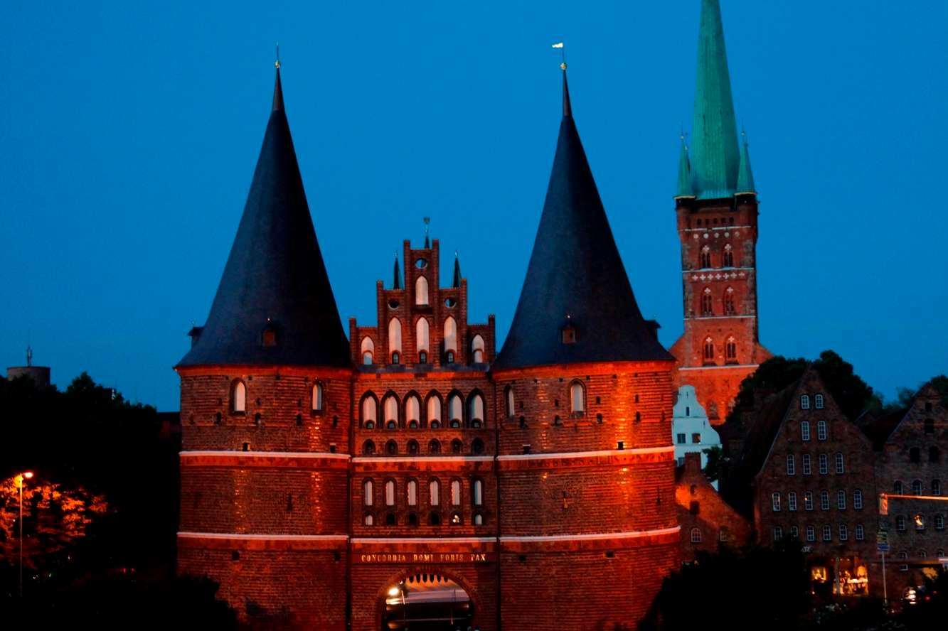 H+ HOTEL LUBECK 48/50