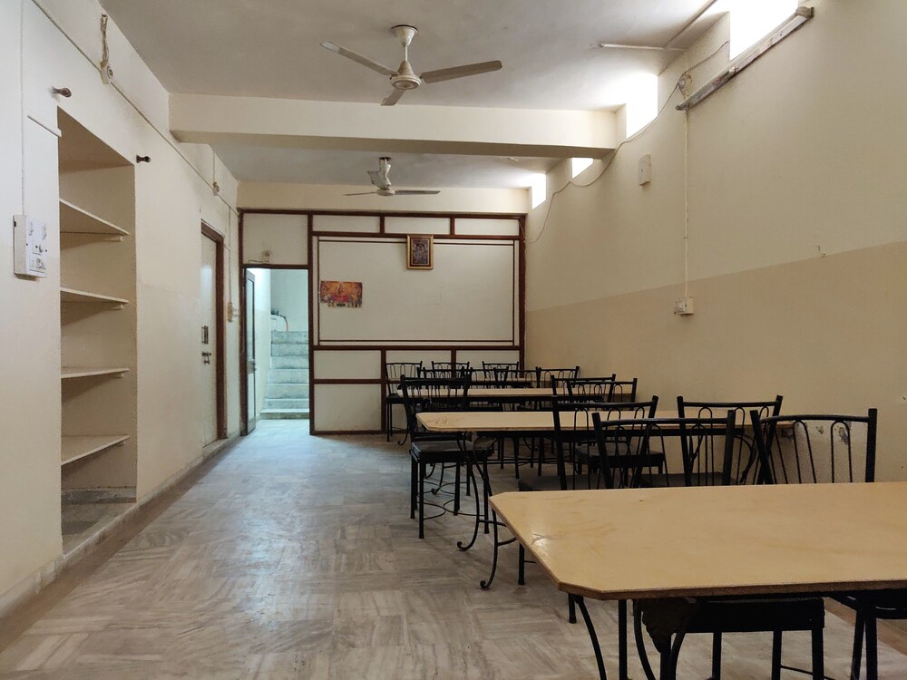 Hotel Leela Nikunj 10/14