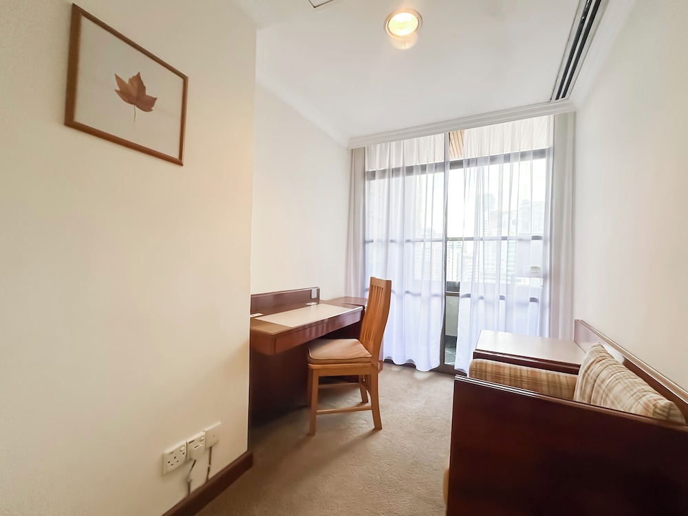 THE MAPLE SUITE 17/50