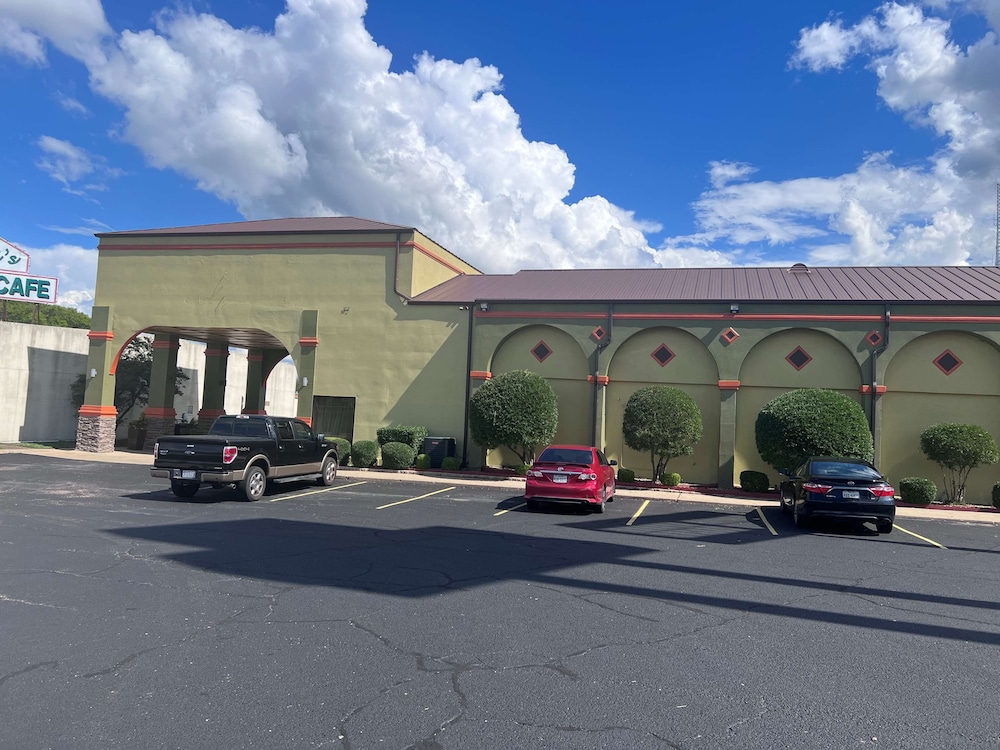 Surestay Hotel By Best Western Mt Pleasant 1/22