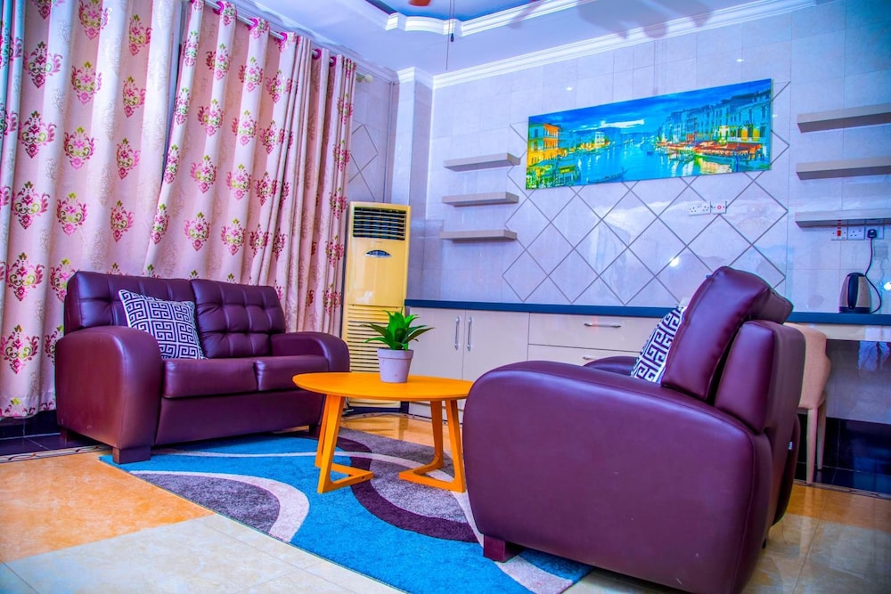 Lantana Hotel 36/46