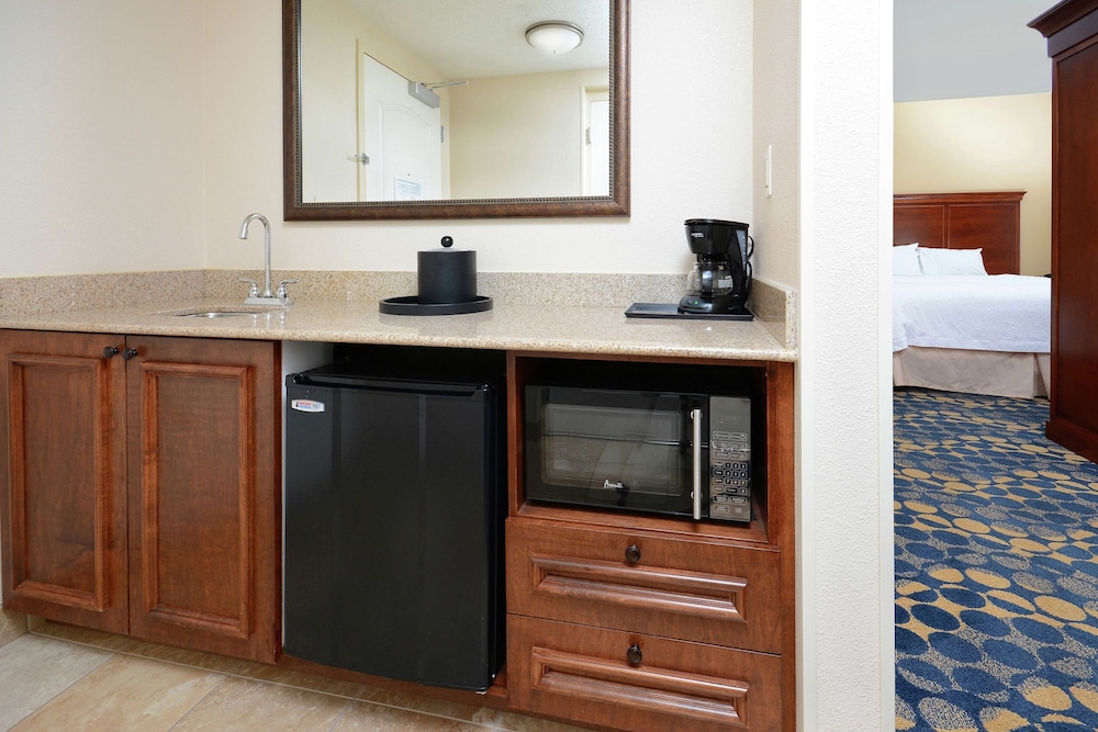 Hampton Inn & Suites Huntersville 5/37