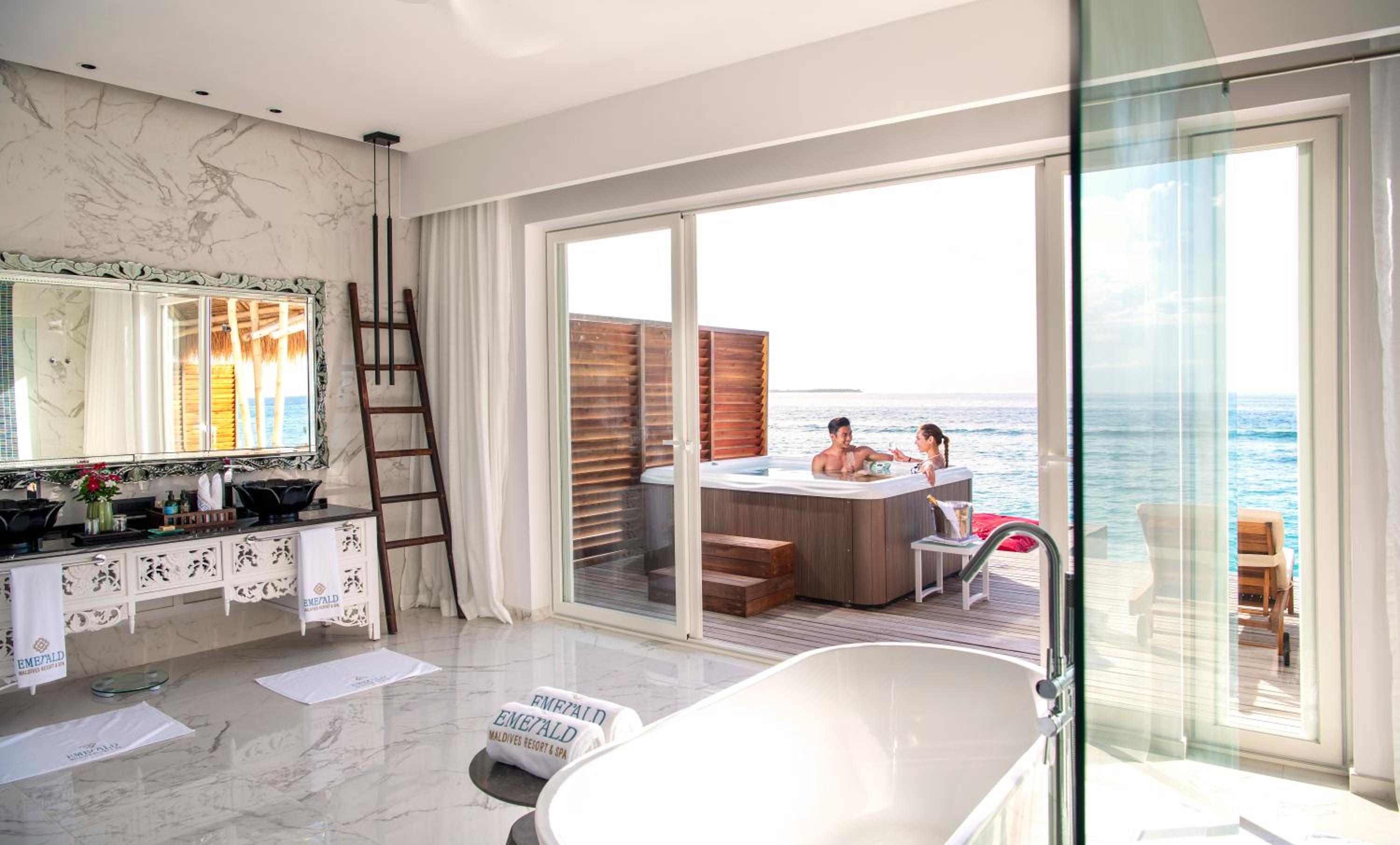 Water Villa, Jetted Tub 4/6