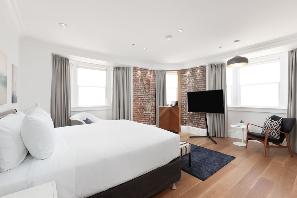 Victorian Hotel 27/74