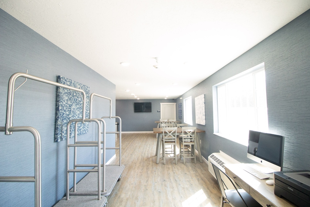 The Baywatch Resort 33/50