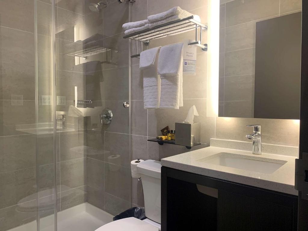Executive Residency Bronx 33/36