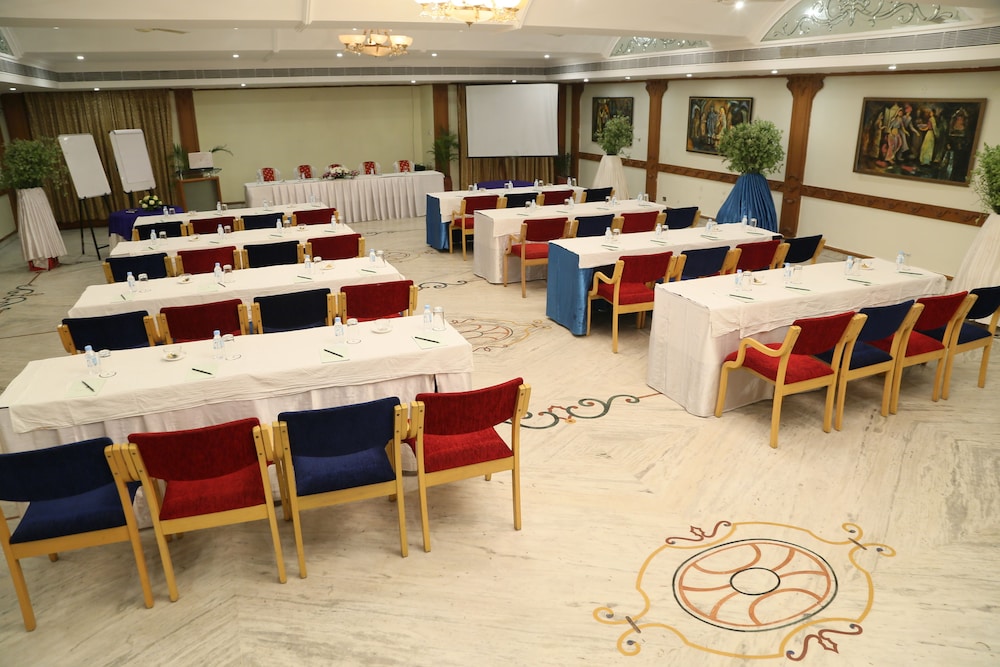 Hotel Amar Vilas 26/35