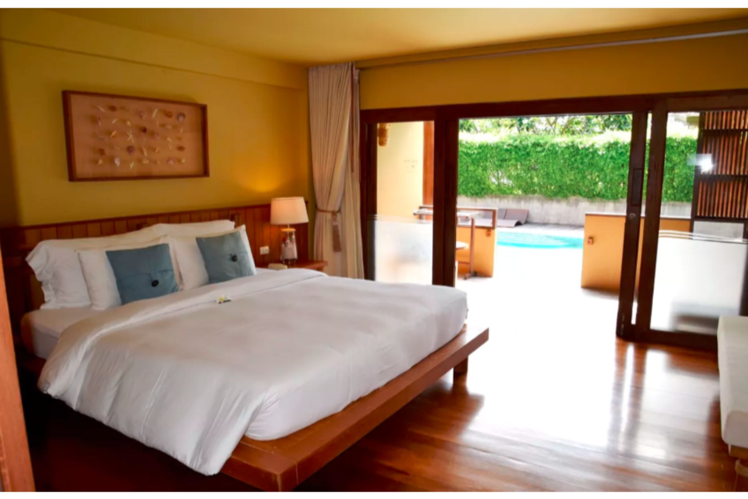 Grand Deluxe Pool Access
