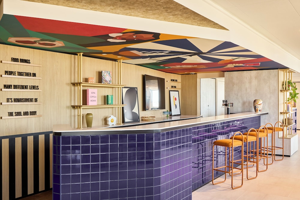 Lobby at Hampton by Hilton Lyon  Airport, COLOMBIER-SAUGNIEU