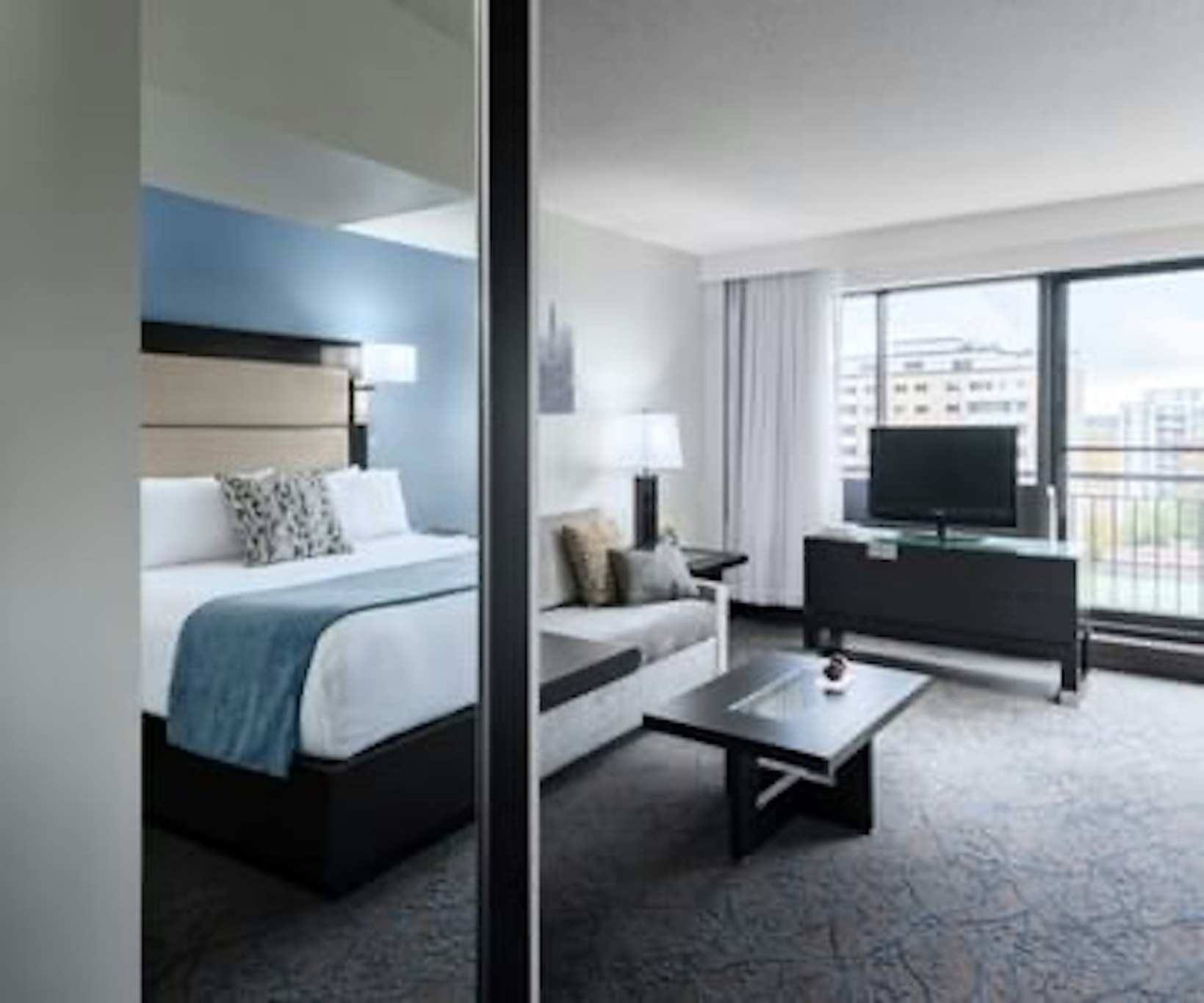 Embassy Hotel And Suites Ottawa 2/7