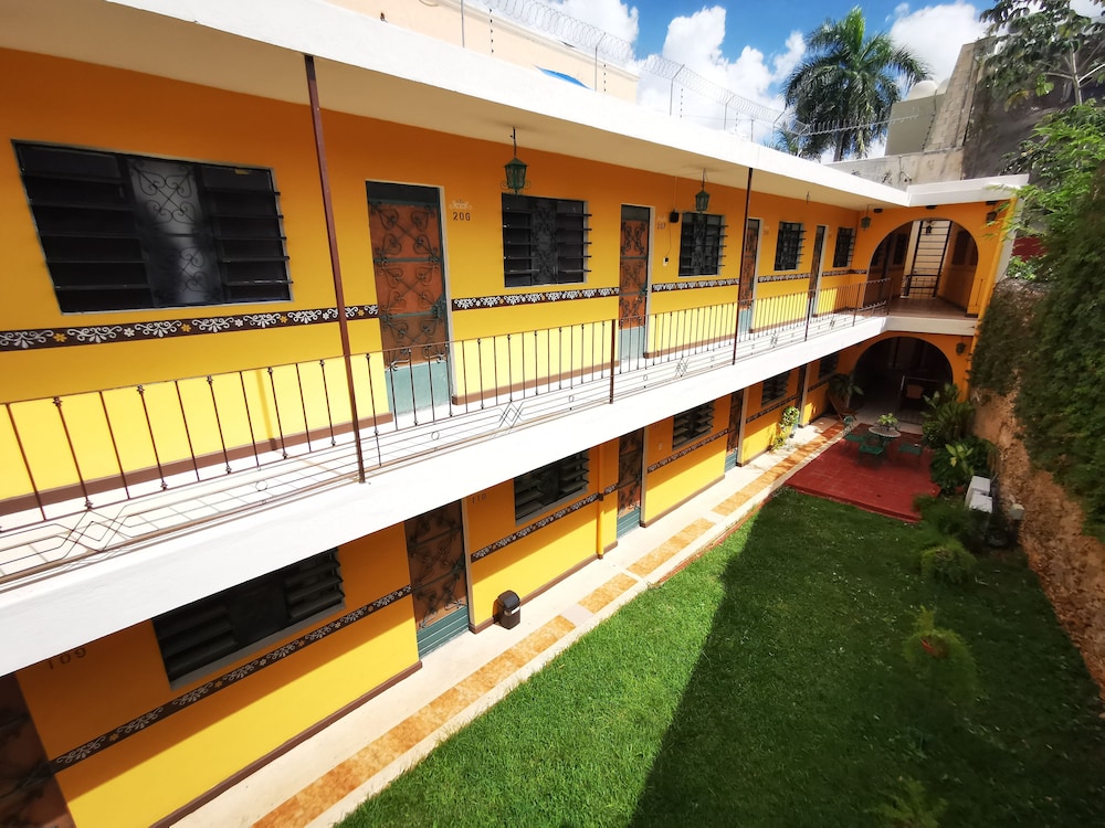 Hotel Mucuy 2/25