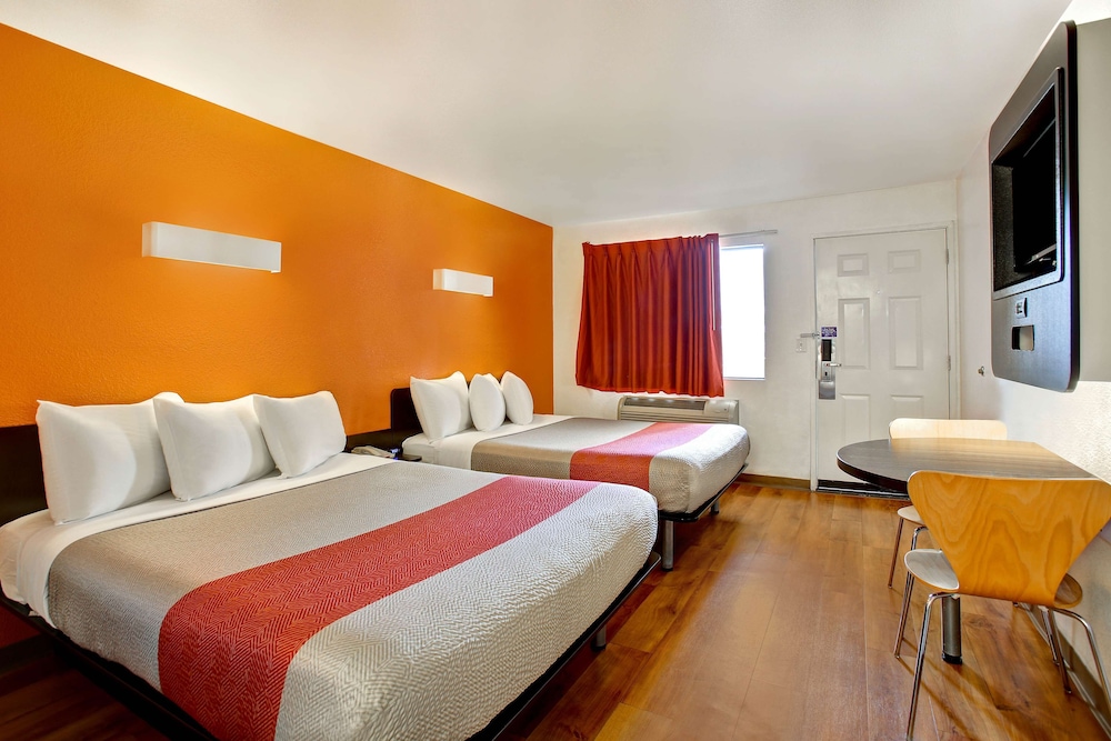 Motel6 Sunnyvale, CA - North 17/60