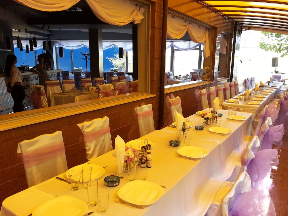 Business Hotel Elate Plaza 54/68