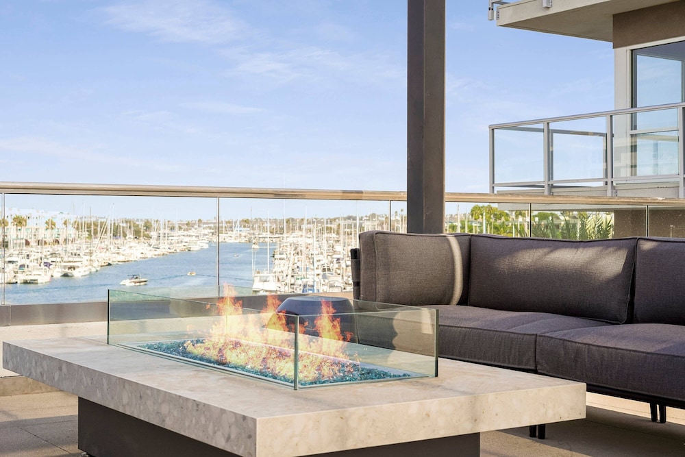 Courtyard by Marriott Marina del Rey 18/35