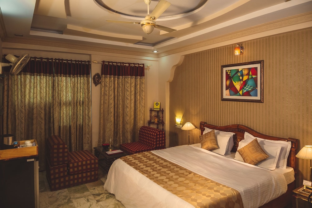 HOTEL MEENAKSHI 19/48