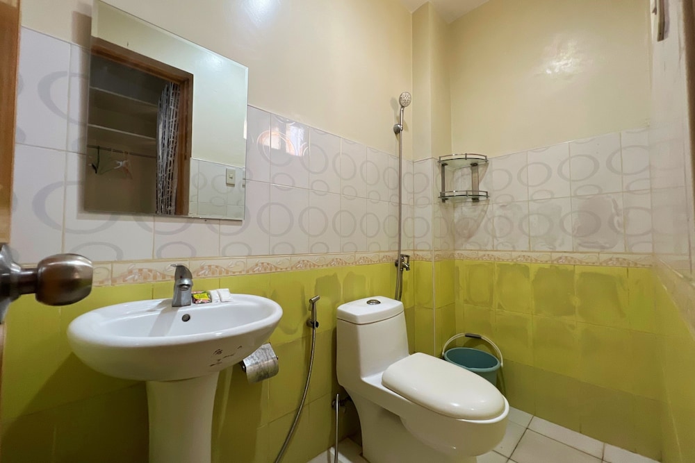 Sta Rosa Inn Iloilo powered by Cocotel 25/31
