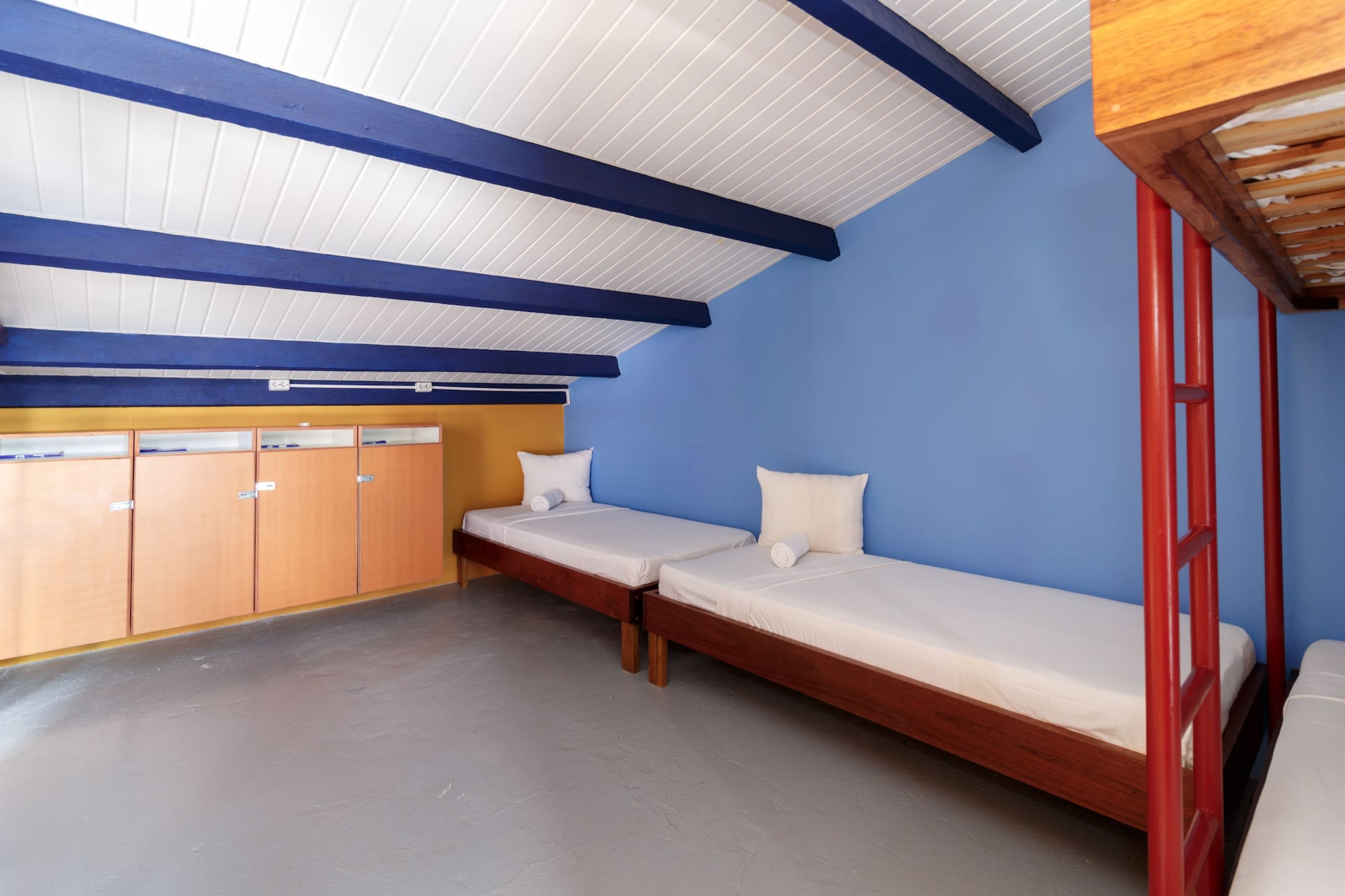 MIXED DORM, 4 PEOPLE