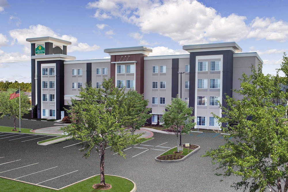 La Quinta Inn & Suites by Wyndham Columbus - Edinburgh 55/59