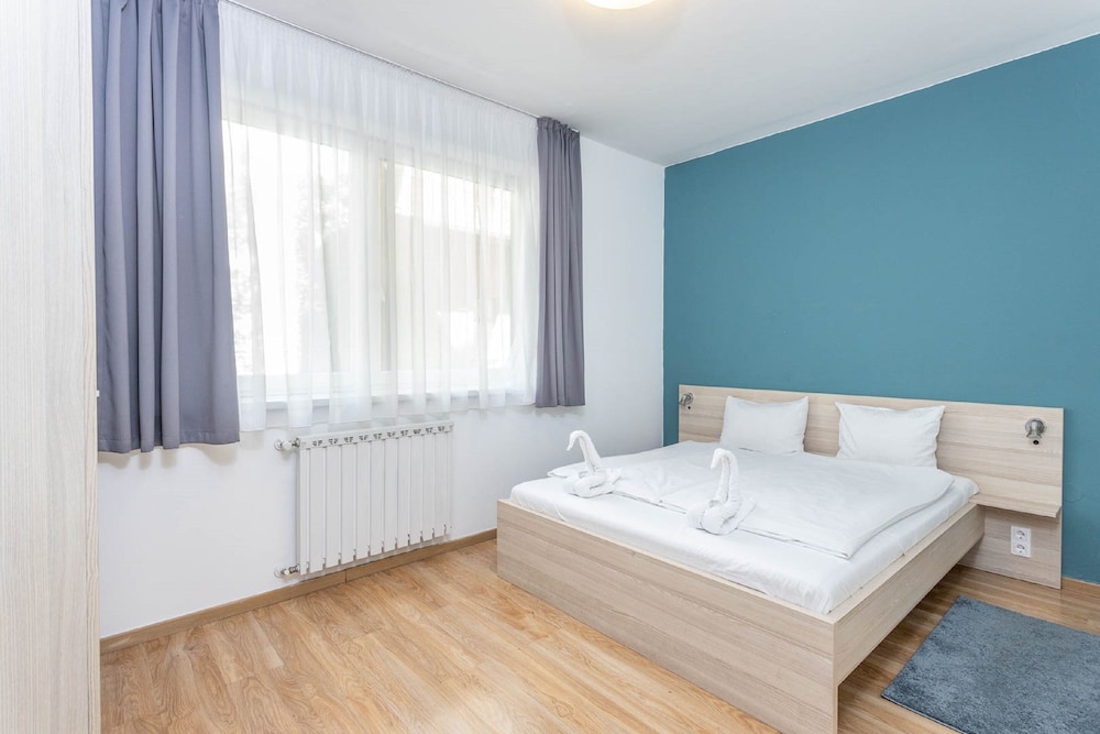 Corvin Plaza Apartments And Suites 24/54