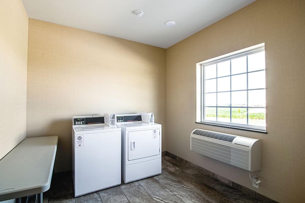Cobblestone Hotel & Suites - Paxton 27/63