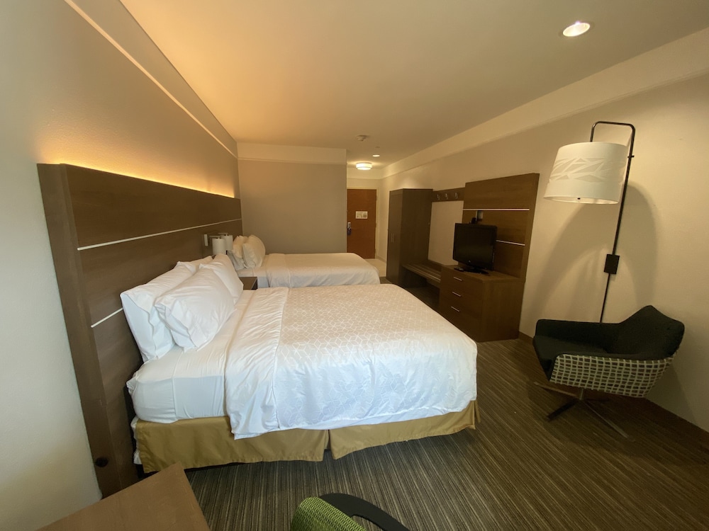 Holiday Inn Express Hotel And Suites Galveston West Seawall 16/64