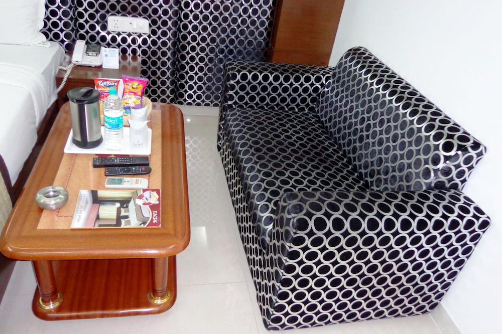 Sohi Residency 3/65