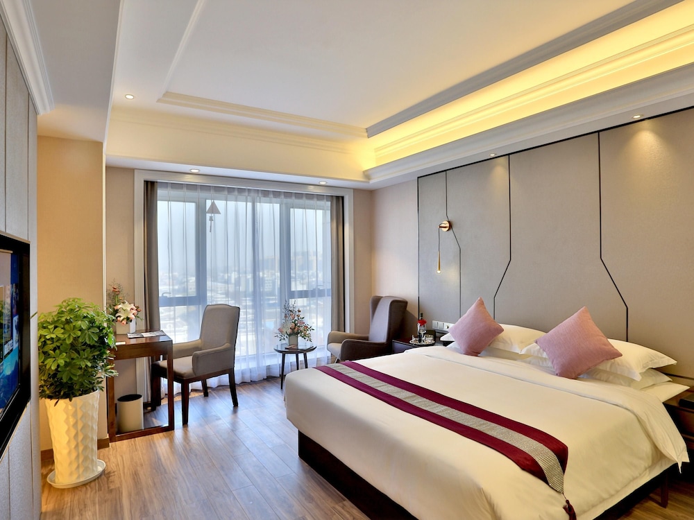 Deluxe, King Bed