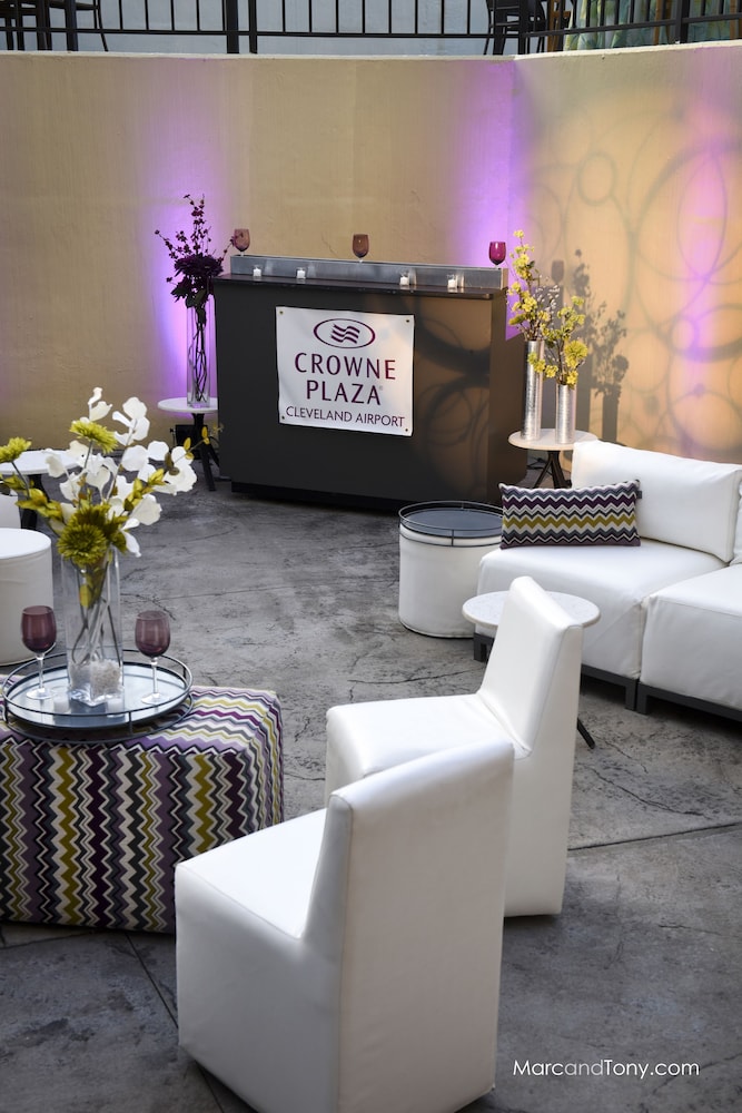 Crowne Plaza Cleveland Airport 6/60