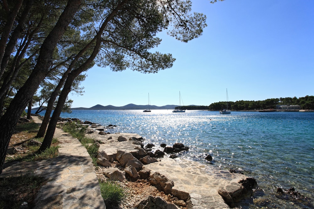 Crvena Luka Family Hotel 60/78