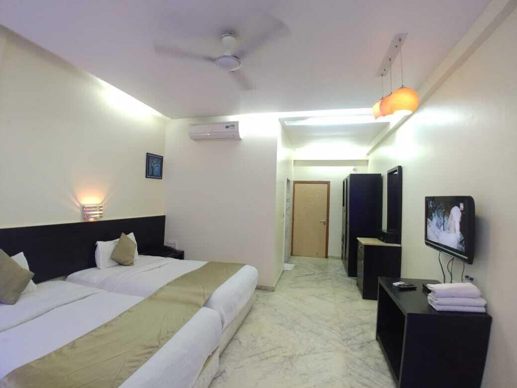 غرفة ديلوكس بسرير كينج، Hotel Aristro 4/8