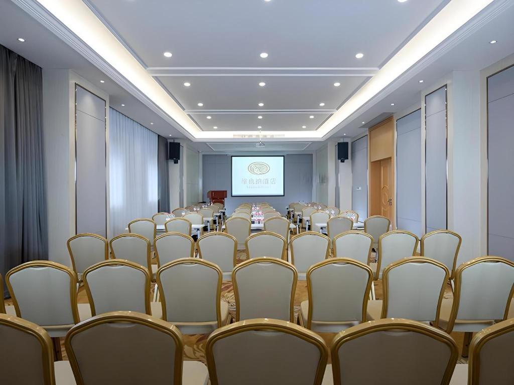 Vienna Hotel (Zhongshan Rainbow Avenue) 43/58